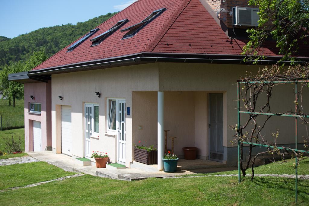 Apartment Oreskovic Otočac Exterior foto