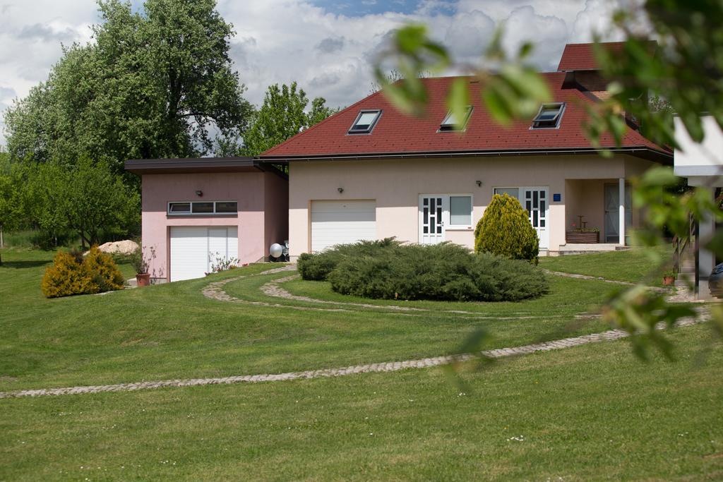 Apartment Oreskovic Otočac Exterior foto