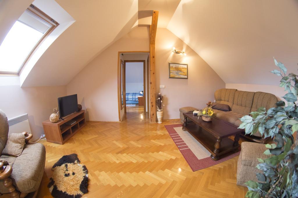 Apartment Oreskovic Otočac Exterior foto